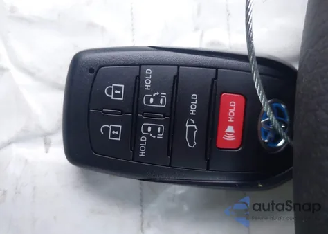 2024 Toyota Sienna Xle z USA, uszkodzony, nr VIN 5TDYSKFC5RS126701